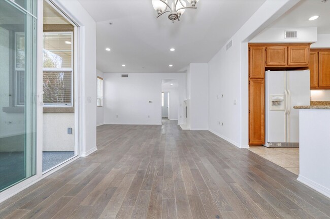 Building Photo - 2 Bed | 2 Bath | 1,293 Sq Ft