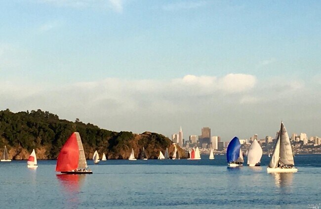 Foto del edificio - 105 Paradise Dr