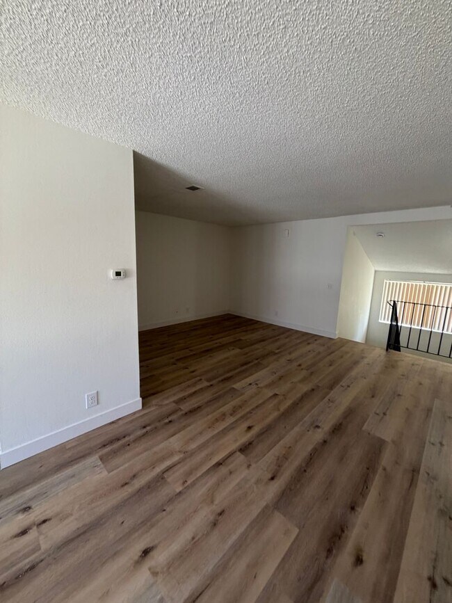 Foto del edificio - 242 Grayson Way