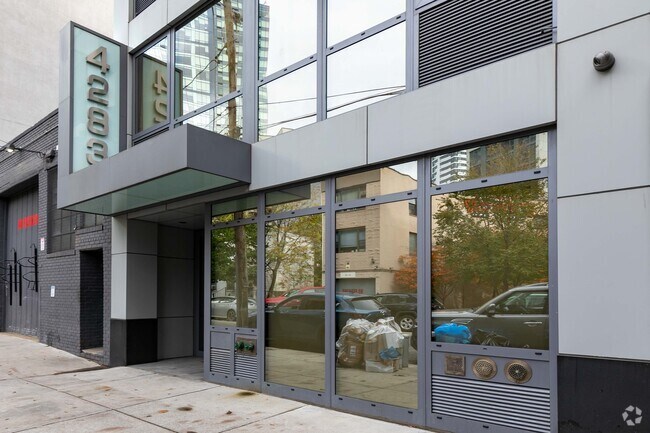 Building Photo - Canvas