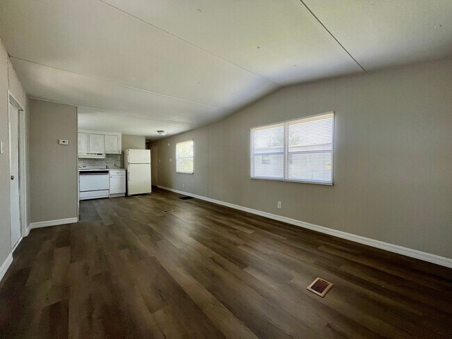 Foto del edificio - 2 Bed 2 Bath Thonotosassa! New paint throu...
