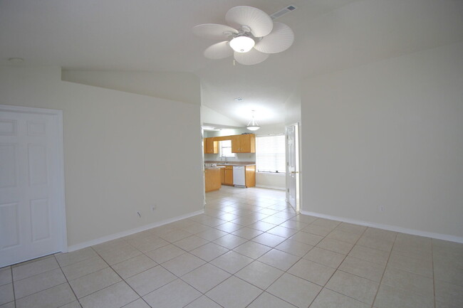 Foto del edificio - Spacious 3BD/2BA Brick Home Near UWF with ...