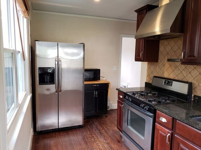 Building Photo - Myers Park Duplex