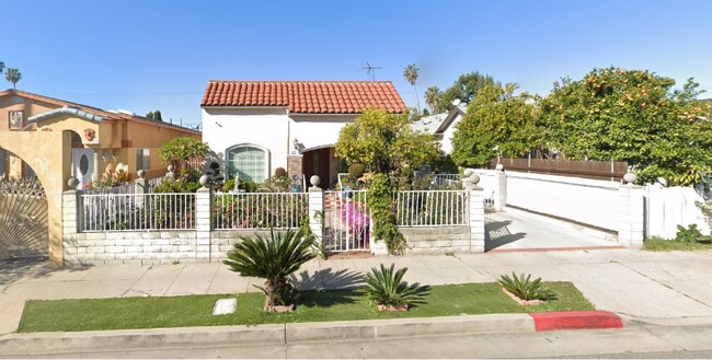 Building Photo - 841 N Wilton Pl