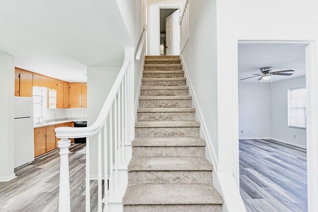 Building Photo - 6 Birchview St