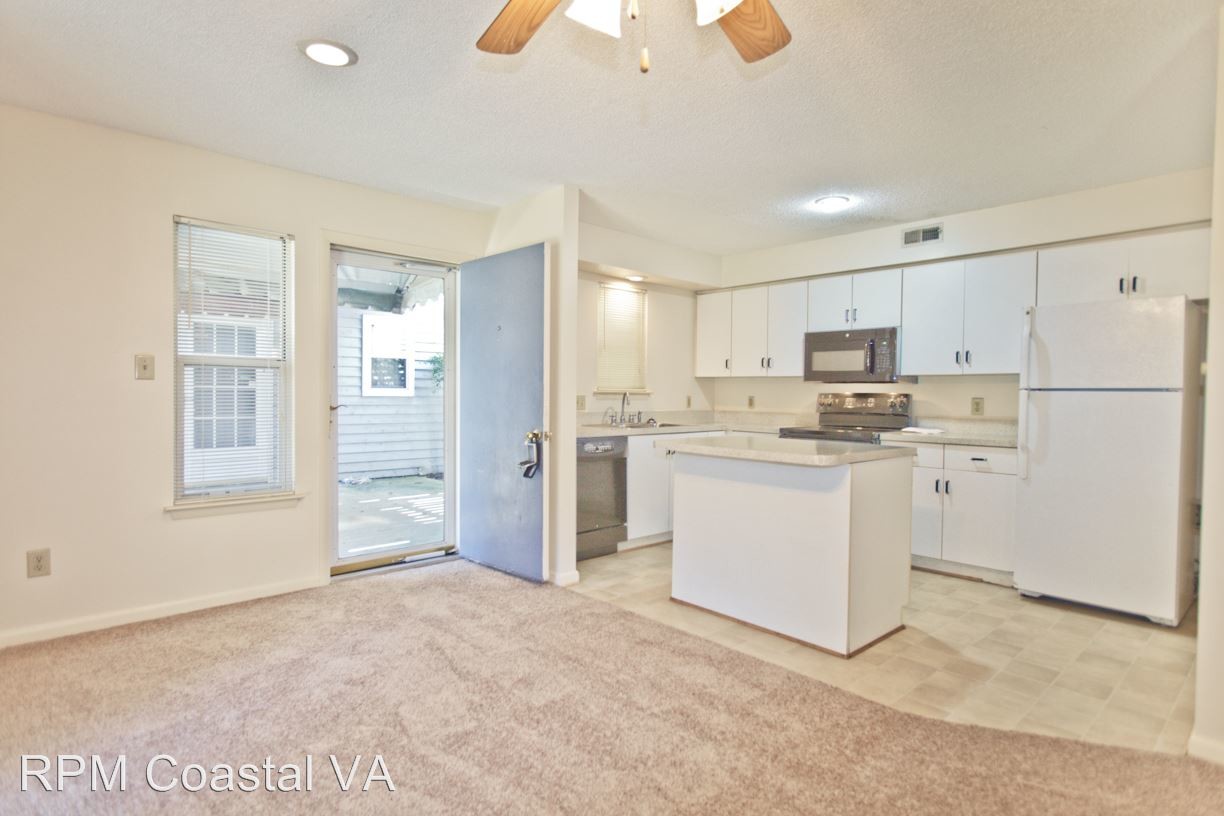 Foto principal - 2 br, 2 bath House - 12765 St James Place #B