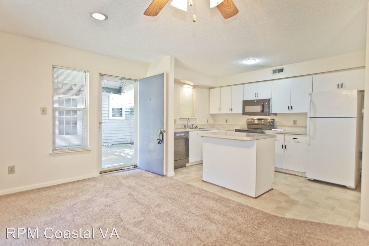 Primary Photo - 2 br, 2 bath House - 12765 St James Place #B