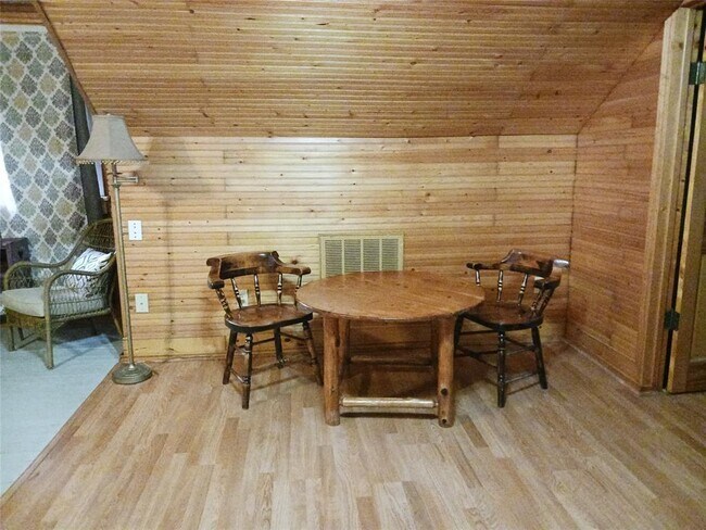 Foto del edificio - 104 S Johnson St