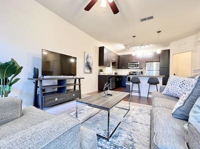 Foto principal - 12741 Arlington Creek Ln