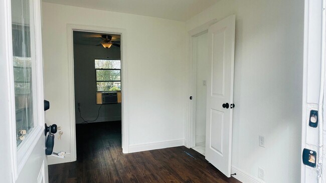 Foto del edificio - 413 N LIVE OAK
