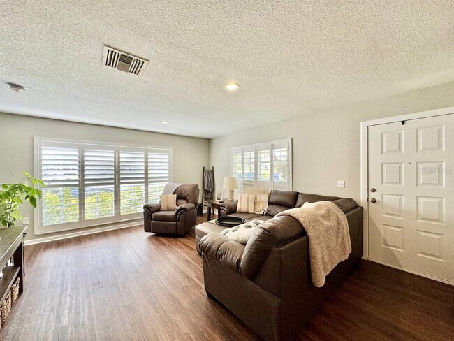 Foto del edificio - 2879 Thaxton Dr