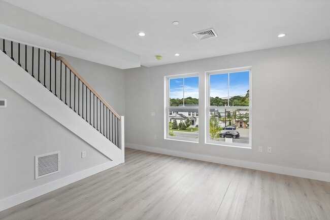 Building Photo - 186 Bedford St