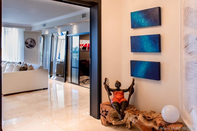 Foto del edificio - 749 Crandon Blvd