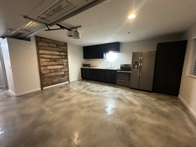 Building Photo - 2315 Tavern Rd