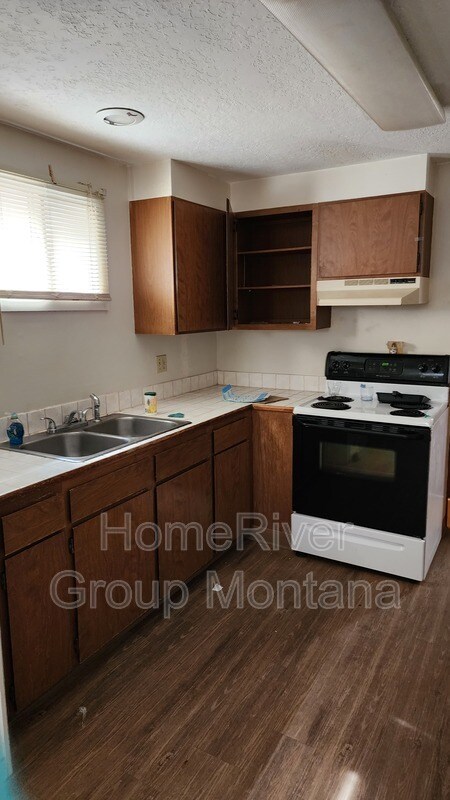 Building Photo - 705 S 2nd St W