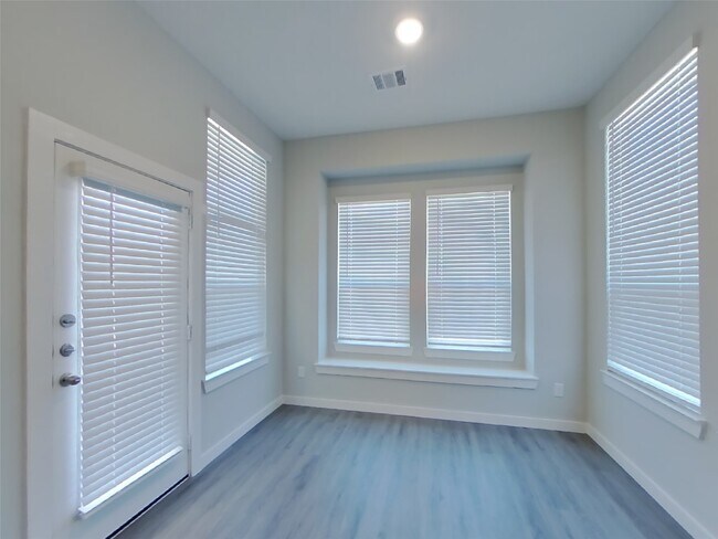 Foto del edificio - 2415 Cohorn Trl