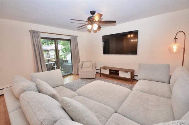 Foto del edificio - 99 Richmond Blvd