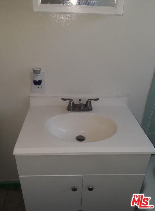 Building Photo - 116 S Westlake Ave