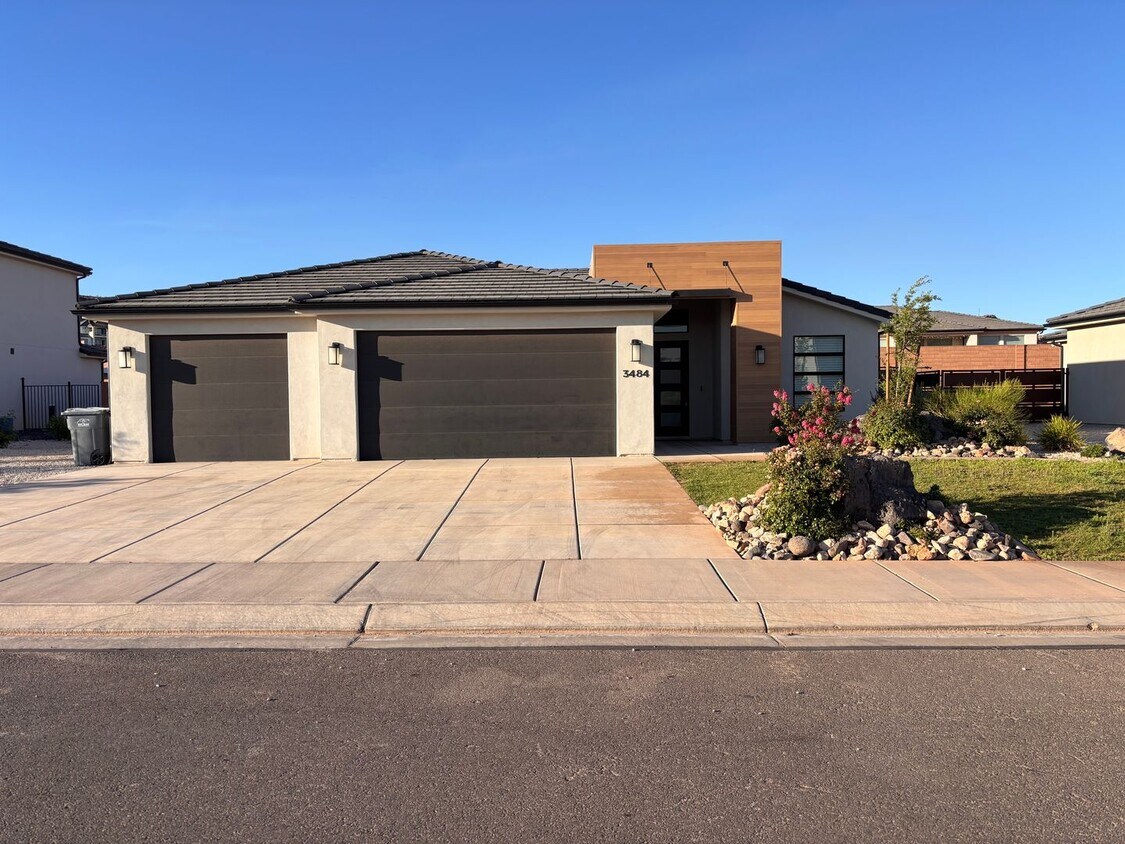 Foto principal - 3 bed plus office / 2.5 bath / 3 car Singl...
