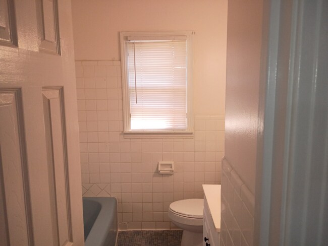 Building Photo - 574 Daniel Cir