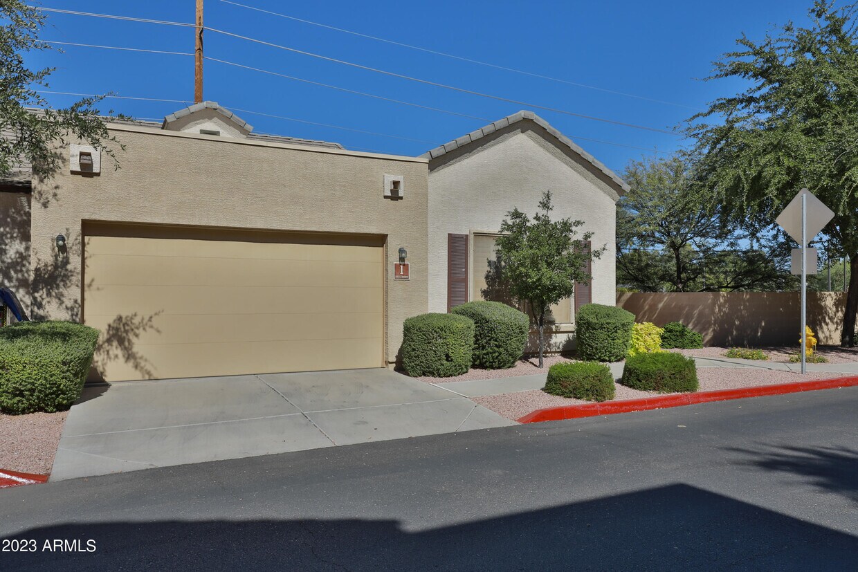 Primary Photo - 2565 E Southern Ave