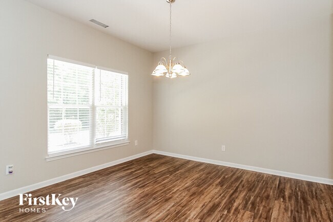 Foto del edificio - 7206 Old Plank Rd