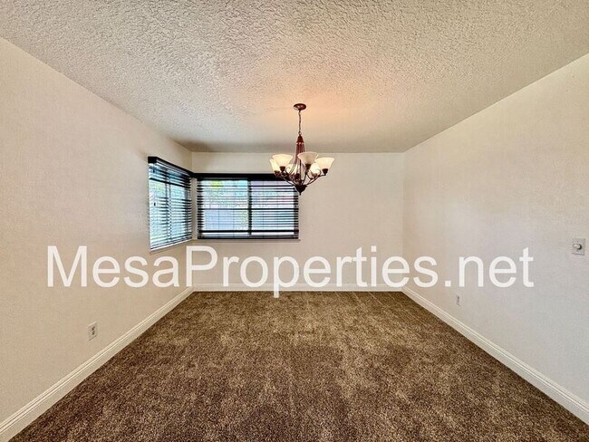 Foto del edificio - 2378 N Sycamore Ave