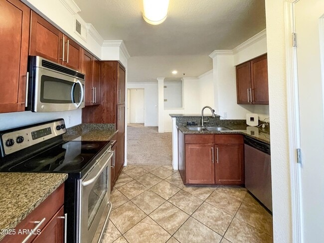 Foto del edificio - 2025 E Campbell Ave