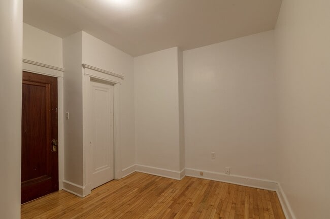 Photo du bâtiment - 2050 Av. Claremont