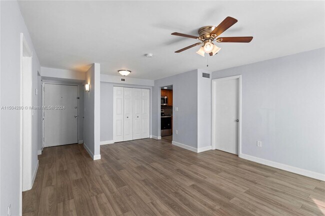 Foto del edificio - 1720 NW N River Dr