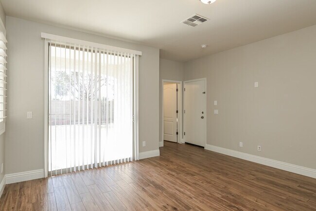 Building Photo - 4237 E Santa Fe Ln