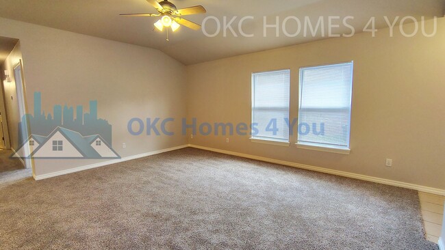 Building Photo - Updated 3 bed in Yukon