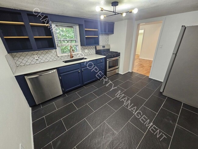 Foto del edificio - 8104 McGee St