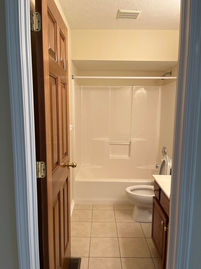 Building Photo - 494 Radcliff Dr