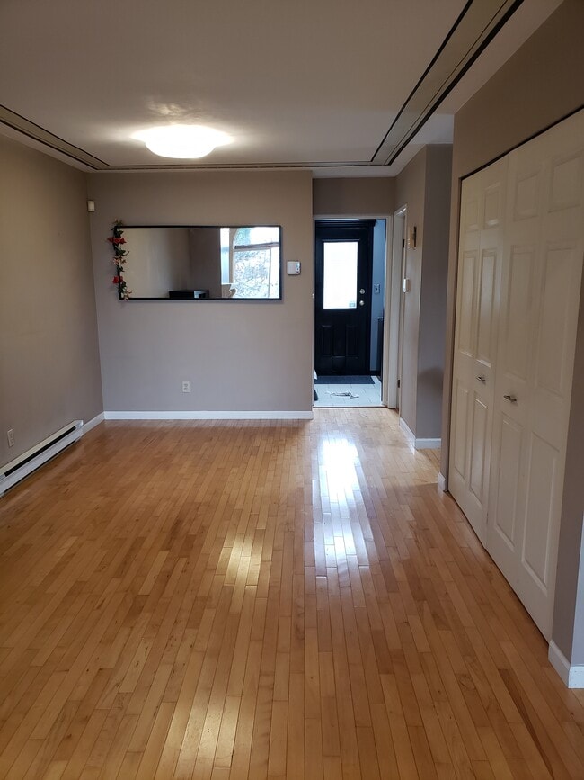 Photo du bâtiment - 845 68th Av W