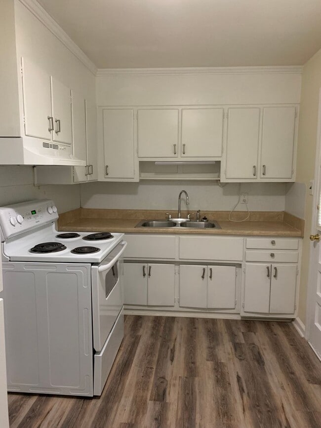 Building Photo - Cozy Ranch Style Home!!