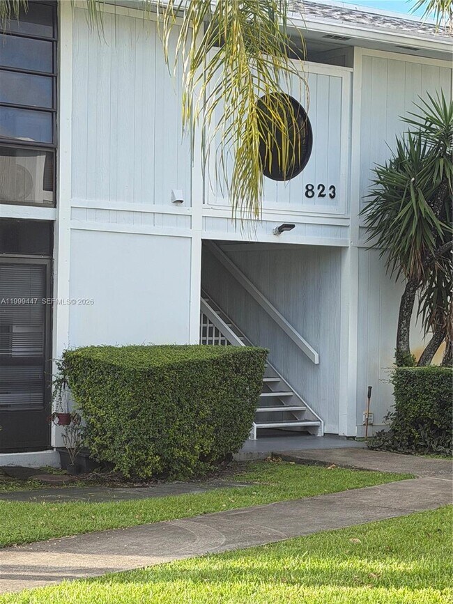 Foto del edificio - 823 NE 199th St