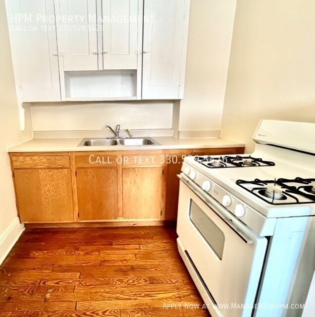 Foto del edificio - First Month Rent Free