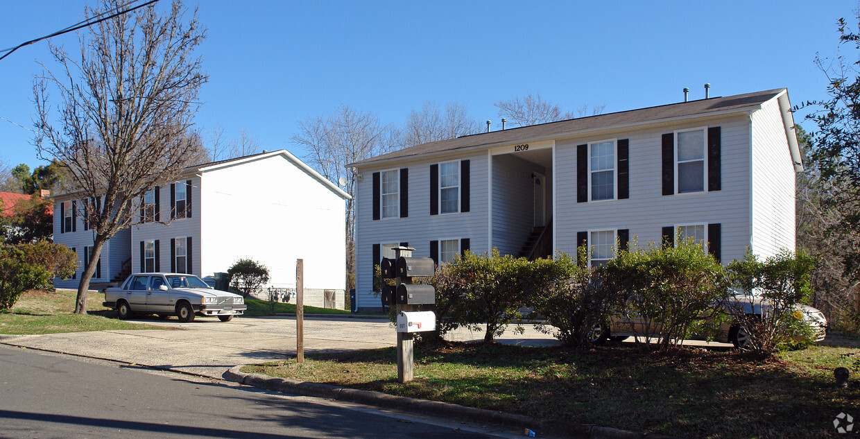 Primary Photo - Lyon Park Apartments