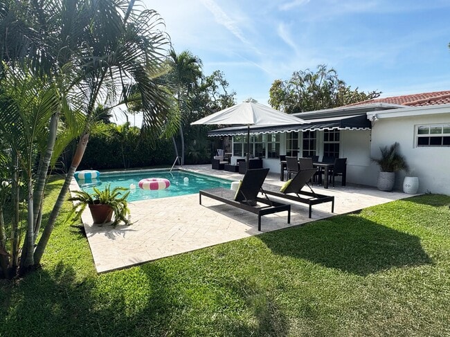 Building Photo - 360 Alhambra Pl