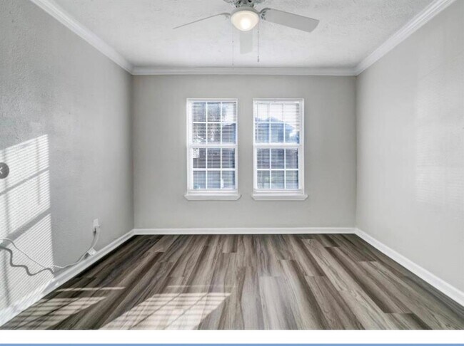 Foto del edificio - 2107 Berry St