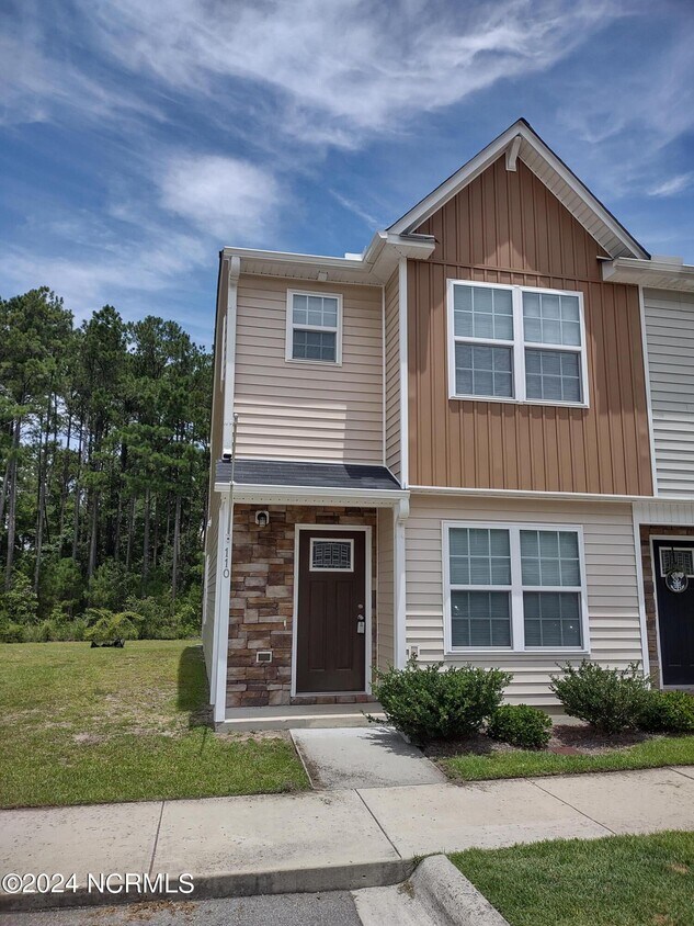 110 Beacon Woods Dr, Holly Ridge, NC 28445 Townhome Rentals in Holly