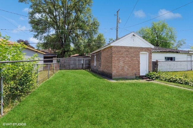 Back of House - 14115 S Dearborn St