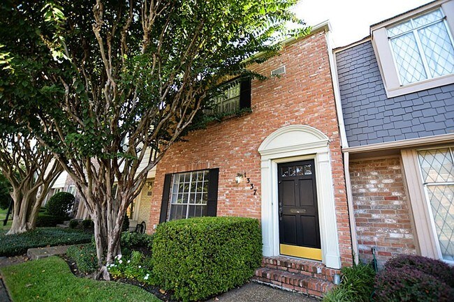 Building Photo - 1337 Fountain View Dr