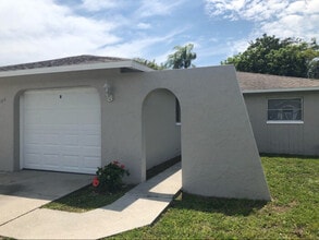 Building Photo - 104 SE 16th Pl