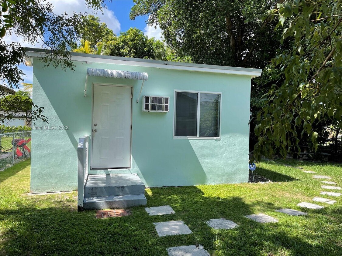 Primary Photo - 3049 SW 24th St