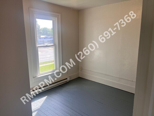 Building Photo - 129 E Woodland Ave