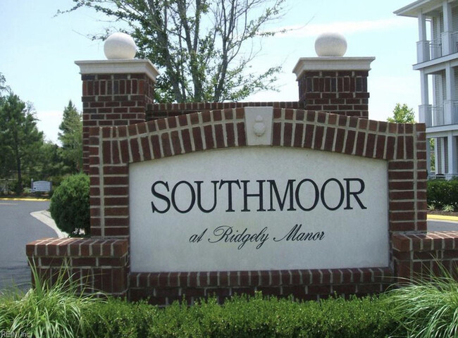 Foto del edificio - 932 Southmoor Dr