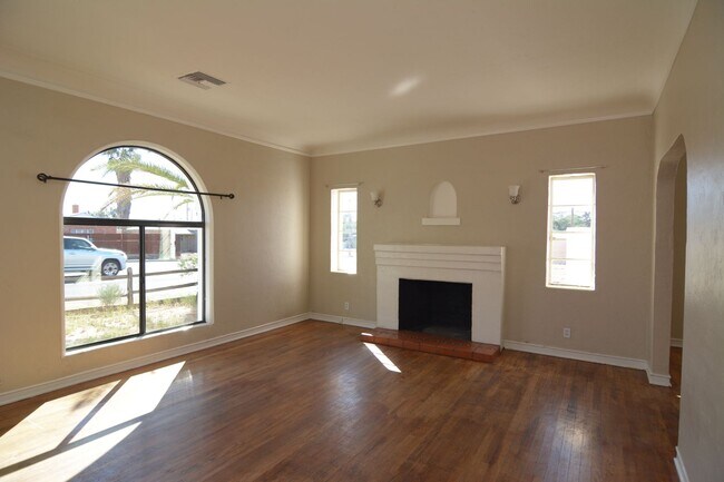 Foto del edificio - Charming 2 Bedroom 1 Bath House! Close to ...