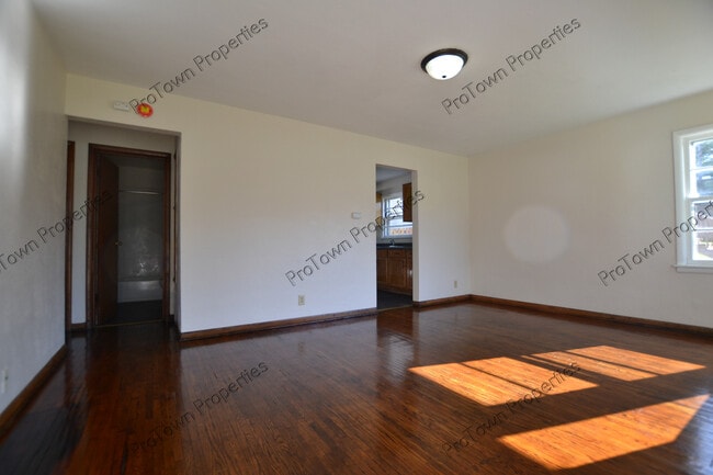 Building Photo - 521 Elmwood Ave